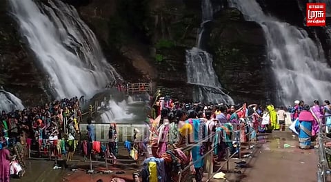 கார்த்திகை 2-வது சோமவாரத்தில் புனித நீராடிய சுமங்கலிகள்...
