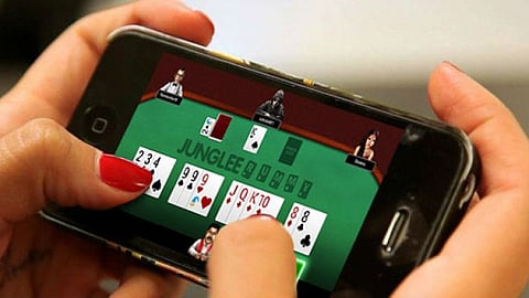 காலம் தாழ்த்திய ஆளுநர்...கண்டனம் தெரிவிக்கும் டிடிவி!