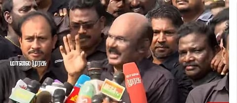 முதலமைச்சருக்கு அவருடைய பையனுக்கு முடி சூடனும் - ஜெயக்குமார்