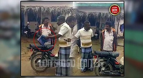 “ஓசி புடவைக்கு 20 ரூ. வாங்க அரசாங்கம் சொல்லிச்சா?” - வைரல் வீடியோ...