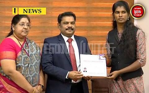 சட்டம் படித்த முதல் திருநங்கை...! வழக்கறிஞர் பதிவுக்கான சான்றிதழை வழங்கிய பார் கவுன்சில் தலைவர்..!