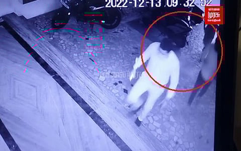 என்.ஐ.ஏ அதிகாரிகள் என ஏமாற்றிய மர்ம கும்பல்....! வெளியான சிசிடிவி காட்சிகள்...!