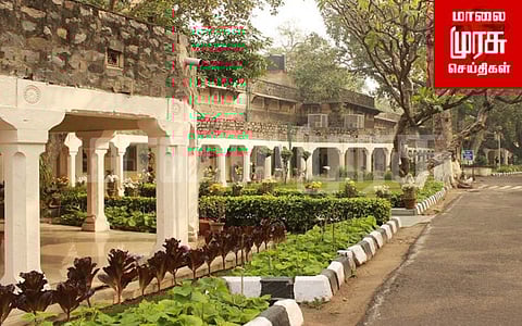 அம்பேத்கார் பல்கலைக்கழகத்தில் தீர்வு காணப்படாத புகார்கள்....பாதிக்கப்படும் மாணவர்கள்!!!