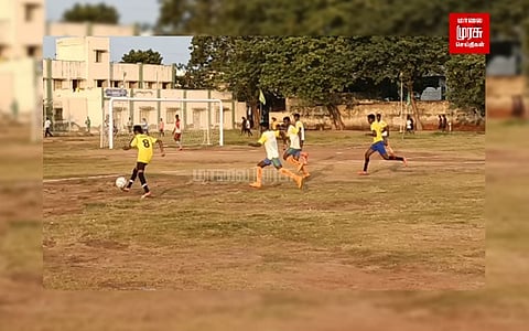 மாவட்ட அளவிலான கால்பந்து போட்டி.. முதல் போட்டியிலேயே கலக்கிய தூத்துக்குடி மாணவர்கள்..!