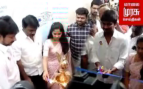 விஷுவல் பிரசண்ட்டர் மற்றும் வயர்லெஸ் டேப்லட் தொழில்நுட்பம்...! தொடங்கி வைத்த அமைச்சர்..!