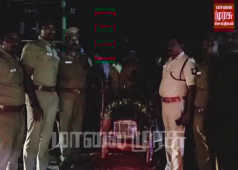 பக்தர்கள் எடுத்துவந்த சர்ப்பக் காவடியை பறிமுதல் செய்த வனத்துறையினர்...