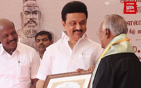 திருவள்ளுவர் தினம் : மரியாதை செலுத்திய முதலமைச்சர்...9 பேருக்கு விருதுகள் வழங்கினார்...!