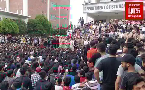 ஆர்ப்பாட்டத்தில் ஈடுப்பட்ட பல்கலைக்கழக மாணவர்கள்........