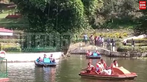 சுற்றுலா தளங்களில் குவிந்த சுற்றுலா பயணிகள்..!