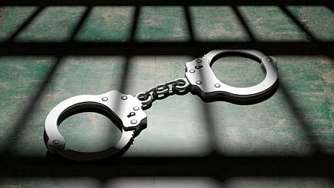 துணிக்கடையில் மாமூல் கேட்டு மிரட்டிய 3 பேர் கைது..!