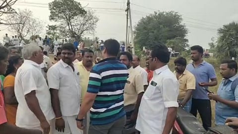 புதிய சுடுகாடு அமைப்பதில் மோதல்; தடியடி நடத்திய போலீஸ்