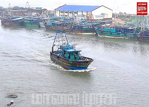 5 நாட்களுக்கு பிறகு மகிழ்ச்சியுடன் கடலுக்கு சென்ற மீனவர்கள்...