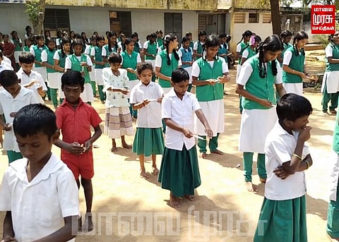 சிவகங்கையில் 10 ஆயிரம் மதிப்புள்ள புத்தகங்கள் கிராமபள்ளி மாணவர்களுக்கு வழங்கல்....