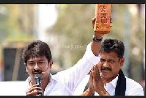 செங்கல் - லை காட்டி பிரசாரத்தில் ஈடுபடுவேனா என பொறுத்திருந்து பாருங்கள் - ட்வீஸ்ட் வைக்கும் உதயநிதி