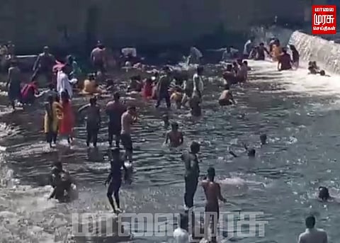 பூங்காவிற்கு குவிந்த ஏராளமான சுற்றுலா பயணிகள்...