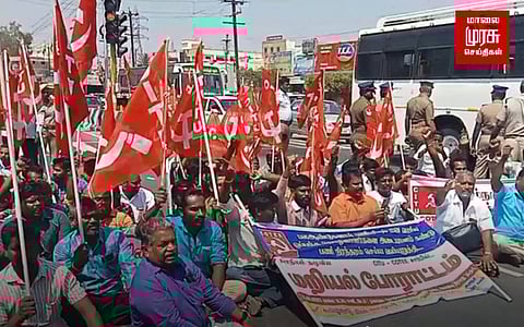 ஒப்பந்த பணியாளர்களாக 25 ஆண்டுகள்...பணி நிரந்தரம் கோரி சாலை மறியல்!