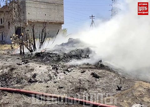 பேட்டரி தொழிற்சாலை அருகே பிளாஸ்டிக் கழிவு கிடங்கில் பயங்கர தீ...