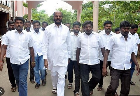 மக்கள் வசிக்கும் இடத்திற்கு  அருகில் ஏன் சுடுகாடு  கேள்வி எழுப்பிய ஜான் பாண்டியன்