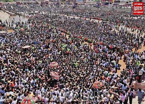 மகாமகத்தை முன்னிட்டு, மெரினாவில் குவிந்த மக்கள்...