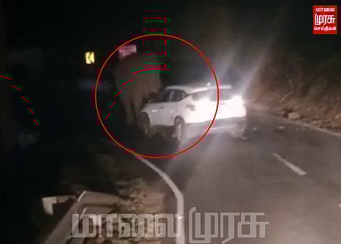 காரை வழிமறித்து தாக்கிய காட்டு யானையால் பதற்றம்...