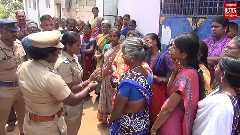 அம்பை அருகே டாஸ்மாக் கடையை மாற்றக்கோரி முற்றுகையிட்ட பெண்கள்..!