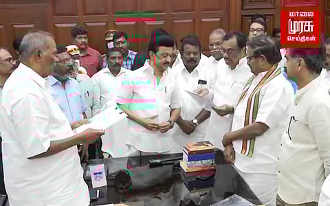 சட்டமன்ற உறுப்பினராக பதவியேற்றார் ஈ.வி.கே.எஸ். இளங்கோவன்...!!