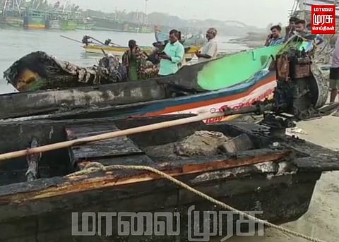 8 படகுகளுக்கு தீ வைத்த மர்ம நபர்களுக்கு வலைவீச்சு...