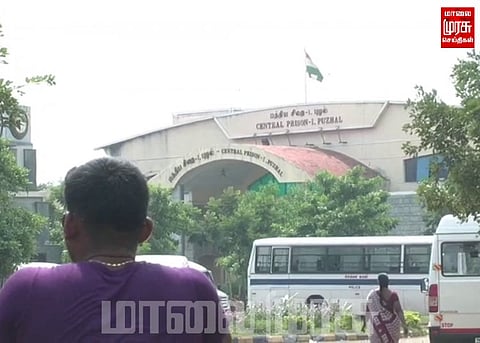 கைதியிடமிருந்து செல்போன் பறிமுதல் செய்த அதிகாரிகள்...