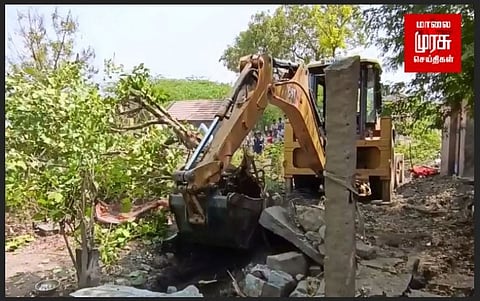 ஆதிதிராவிடர் குடியிருப்பு பகுதியில் பொதுப்பாதை - ஆக்கிரமிப்பு அகற்றம்