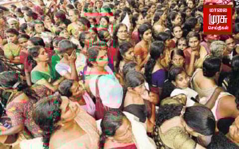 நலத்திட்ட உதவி பொருட்களை சூரையாடிச் சென்ற பொதுமக்கள்...!!!