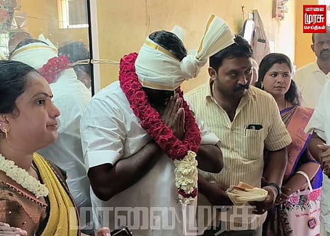 திமுக ஒன்றிய பெருந்தலைவரை கவுரவித்த அதிமுக ஒன்றிய கவுன்சிலர்...