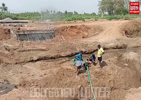 ரூ. 2.85 கோடிகளுக்கு கட்டப்படும் பாலம் தரமற்றது என குற்றச்சாட்டு...