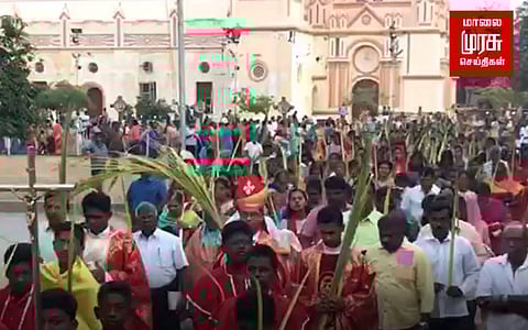 குருத்தோலை ஞாயிறு இன்று கோலாகல கொண்டாட்டம்...ஊர்வலமாக சென்ற கிறிஸ்துவர்கள்!