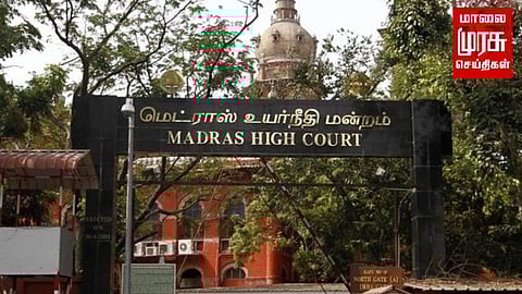 ஓடும் பேருந்தில் பள்ளி, கல்லூரி மாணவர்கள் ஏறி இறங்குவது பேஷனாகிவிட்டது....!!!