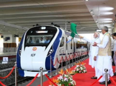 தொடங்கியது ‘வந்தே பாரத் ரயில்’ முன்பதிவு...!