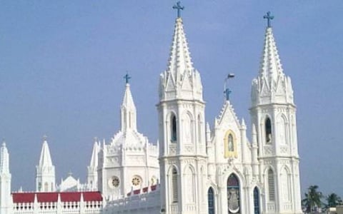 பெசன்ட்நகரில்... "செந்நீர்க் காவியம்" திருச்சிலுவைப்பாதை!!