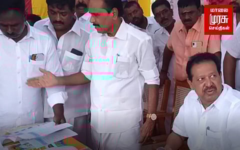மீண்டும் சர்ச்சையில் திமுக அமைச்சர்...நிர்வாகிகளிடம் படிவத்தை தூக்கி எறிந்து ஆவேசம்!