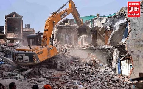 50 வருடங்களாக வசித்து வரும் வீடுகளை இடிக்கும் பணி.... எதிர்ப்பு தெரிவிக்கும் மக்கள்!!