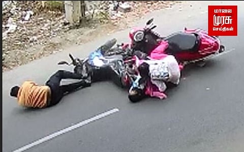 கவனக்குறைவாக வாகனத்தை திருப்பிய நபர்- இரண்டு பெண்கள் உட்பட மூன்று பேர் காயம்