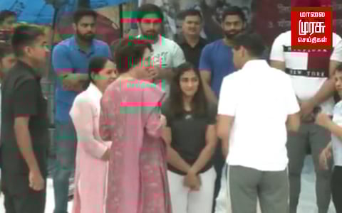 ”குற்றவாளிகளை காப்பாற்ற மத்திய அரசு முயற்சி” மல்யுத்த வீராங்கனைகளின் போராட்டத்திற்கு பிரியங்கா காந்தி ஆதரவு!