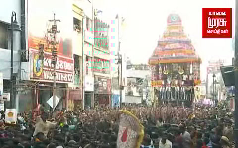 பிரியாவிடையுடன் தனித்தனித் தேரில் எழுந்தருளிய சுவாமி, அம்பாள்...கோலாகலமாக நடைபெற்ற சித்திரை தேரோட்டம்!