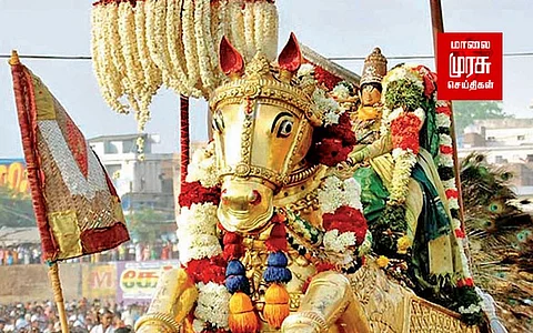 கள்ளழகர் வைகையில் இறங்கும் நிகழ்ச்சி...தண்ணீர் பீய்ச்சி அடித்த பக்தர்கள்!
