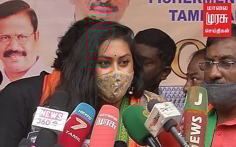 பாஜக வெற்றி பெறவே இந்த சிறப்பு வ்ழிபாடு... நடிகை நமீதா!!