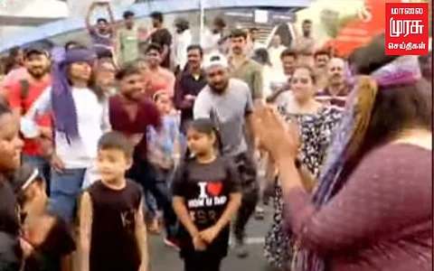 ஹாப்பி ஸ்ட்ரீட் நிகழ்ச்சி...ஆடி, பாடி மகிழ்ந்த பொதுமக்கள்!