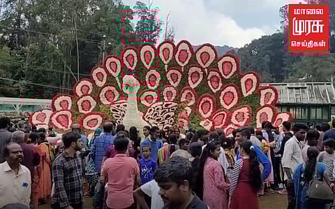 125-வது மலர் கண்காட்சியை காண குவிந்த சுற்றுலாப் பயணிகள்...!