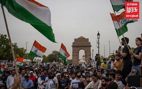 அமைதிப் பேரணி - மல்யுத்த வீரர்கள் வலுக்கட்டாயமாக கைது...!