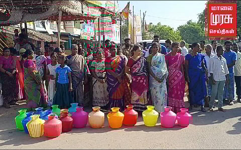 குடிநீர் பற்றாக்குறையால் காலி குடங்களுடன்  சாலையில் இறங்கிய கிராம மக்கள்!