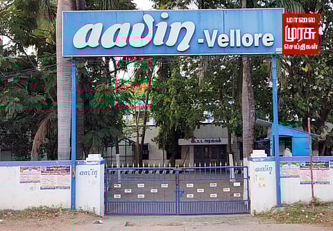 வேலூரில் ஆவின் பால் விநியோகம் காலதாமதம்...! வாடிக்கையாளர்கள் அவதி...!