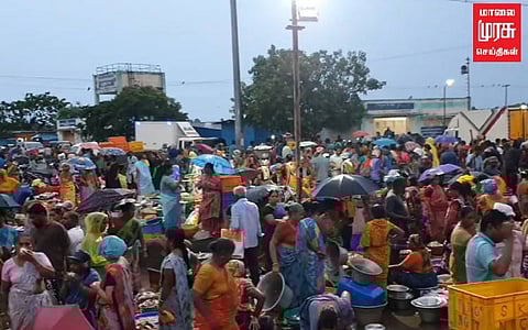 கொட்டும் மழையிலும் திரண்ட மீன்பிரியர்கள் ; எதிர்பார்த்த அளவிற்கு மீன் கிடைத்ததால் மீனவர்கள் மகிழ்ச்சி!
