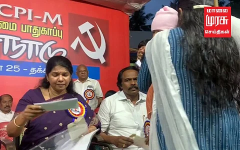 அரசு வேலை வழங்குமாறு கனிமொழி எம்.பி.-யிடம் இளம் பெண் கோரிக்கை..!